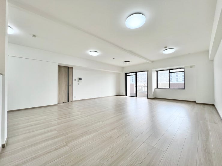 ■□■リビング■□■
広々27.5帖のLDK☆ご家族でゆっくりとくつろぎたい方にお勧め♪家具を置いても十分な広さのリビングです!