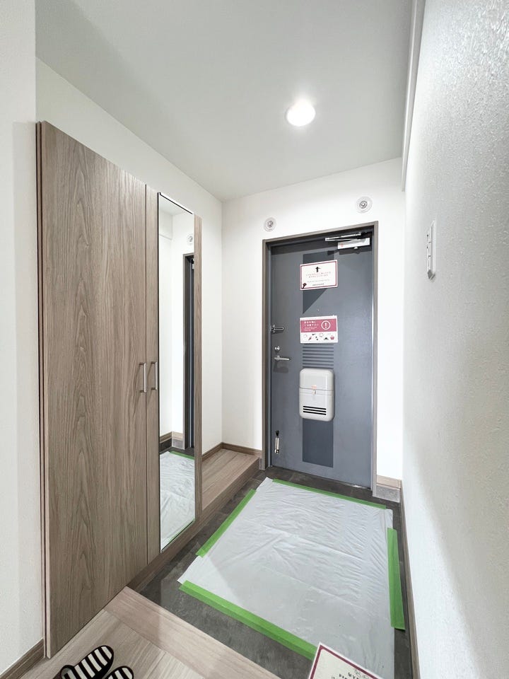 ■□■玄関■□■
シューズボックスには全身が確認できる鏡付きで、お出かけ前の身だしなみチェックができます◎土間スペースも余裕があり、靴の脱ぎ履きもゆっくり出来ますね♪