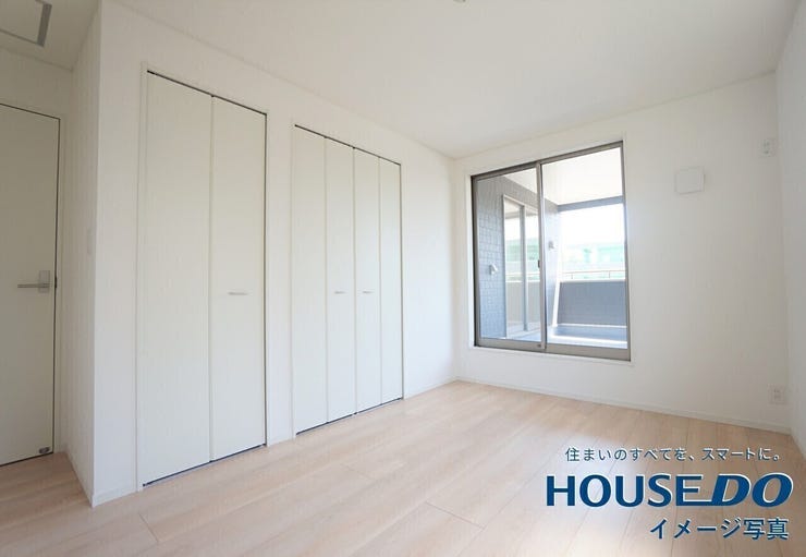 2階には約8帖、約6帖、約6帖の洋室がございます。家具やレイアウトでお好みの空間を創り上げられます♪