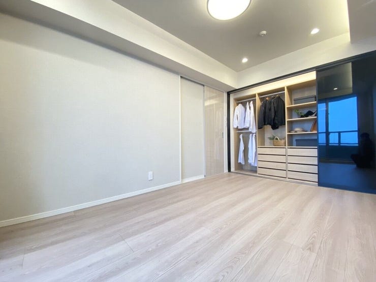 7.6帖あればダブルベッドを置いてもスペース十分ですね。