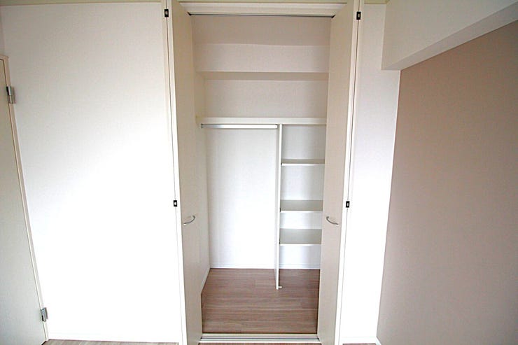 各居室にはクローゼットがあります。収納が多いお家はすっきりして快適空間です。