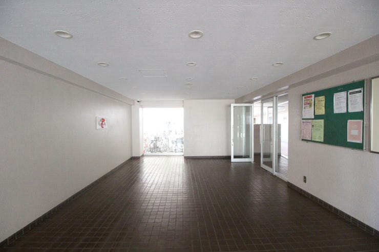 エントランスホール近くには来客時に使用できるロビーがあります。