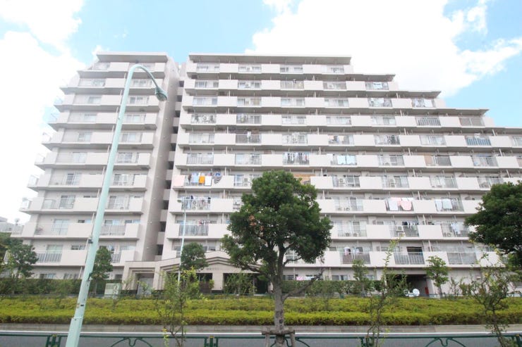 明るく爽やかな色合いの外観♪