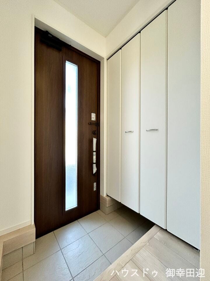 ■□■「ただいま」の安堵をくれる場所■□■訪れる人を迎え入れ、帰るたびにホッと一息つける、明るく機能的なエントランス。