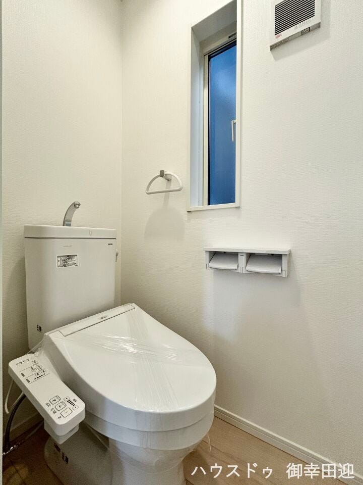 ■□■安らぎのひとときを提供する場所■□■清潔さと静けさを両立した空間。心落ち着くひとときを過ごせる、プライベートなレストルームです。