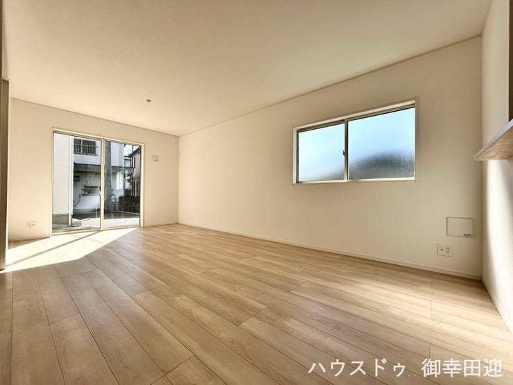 ■□■安らぎと笑顔の中心地■□■陽光が優しく降り注ぎ、会話が自然と弾む。ここでは、毎日が特別な時間へと変わります。