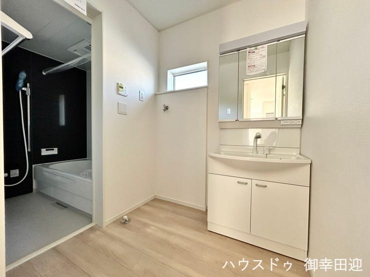 ■□■清々しいリフレッシュ空間■□■自分を磨き、気持ちを切り替える。心地よい光が差し込むプライベートスペース。