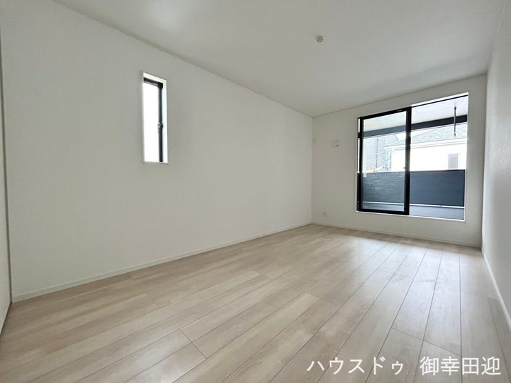 ■□■2階7.5帖洋室■□■
心からリラックスできる静けさ、上質な眠りで、毎日をリセットします。明日への活力を養う空間です。