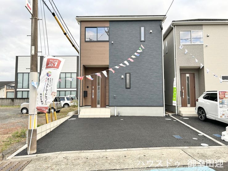 ■□■車と趣味の幅が広がる場所■□■
単なる駐車スペースではない、洗車やタイヤ交換、DIYにも使える多目的な屋外スペースです。