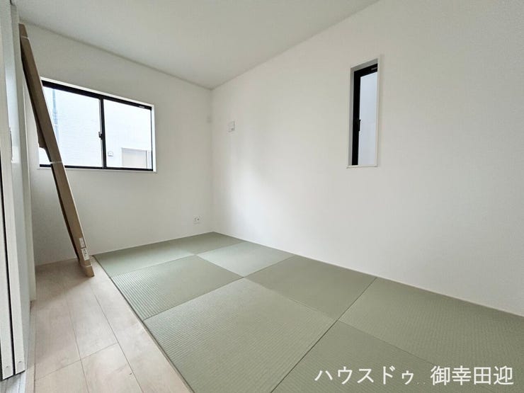 ■□■憩いと多用途の万能空間■□■
ゲストをもてなし、昼寝や家事にも使える、畳のぬくもりが心地よい多目的スペース。