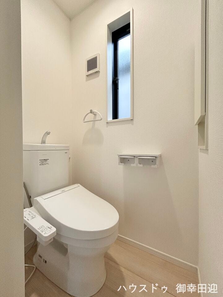 ■□■安らぎのひとときを提供する場所■□■
清潔さと静けさを両立した空間。心落ち着くひとときを過ごせる、プライベートなレストルームです。