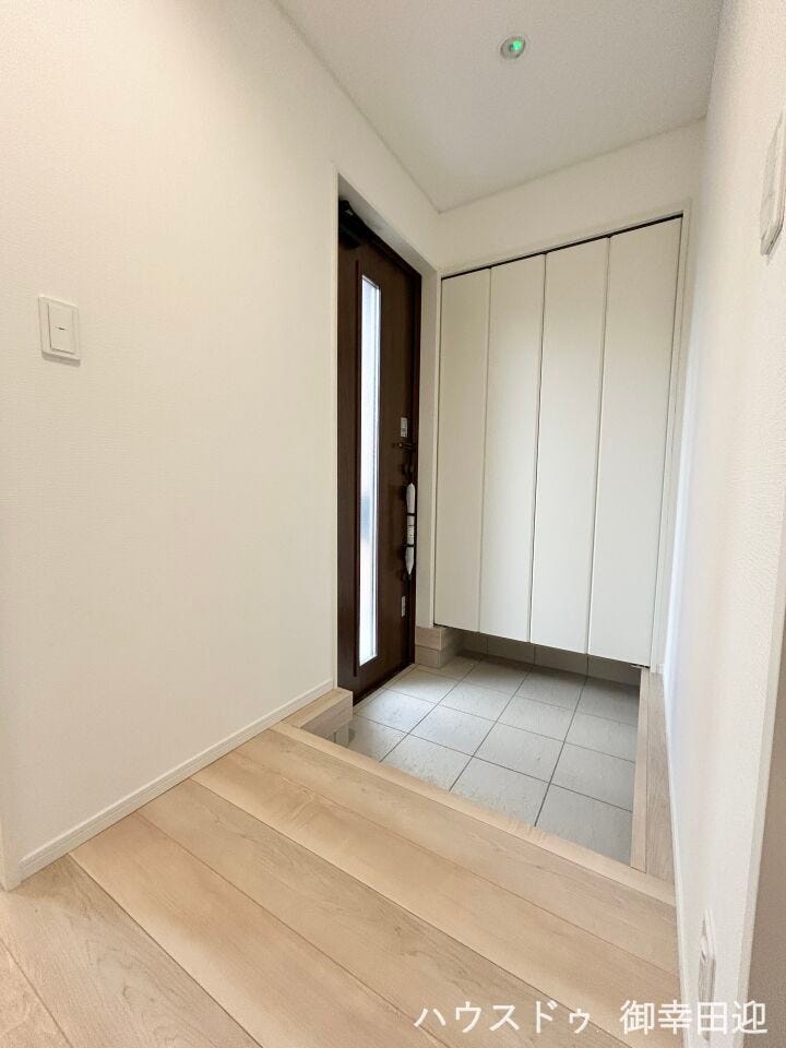 ■□■「ただいま」の安堵をくれる場所■□■
訪れる人を迎え入れ、帰るたびにホッと一息つける、明るく機能的なエントランス。