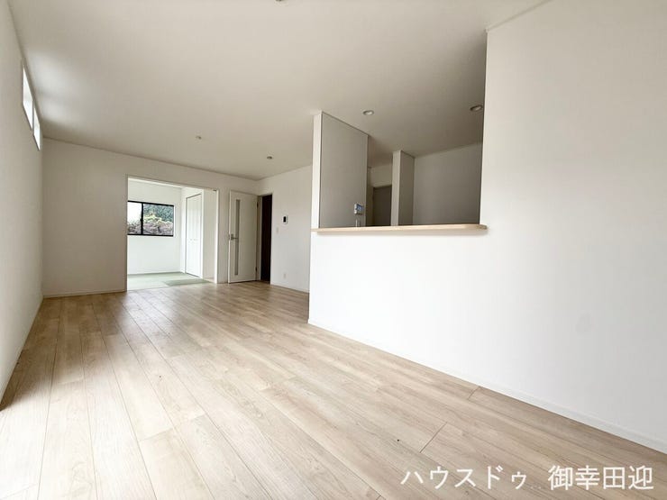 ■□■安らぎと笑顔の中心地■□■陽光が優しく降り注ぎ、会話が自然と弾む。ここでは、毎日が特別な時間へと変わります。