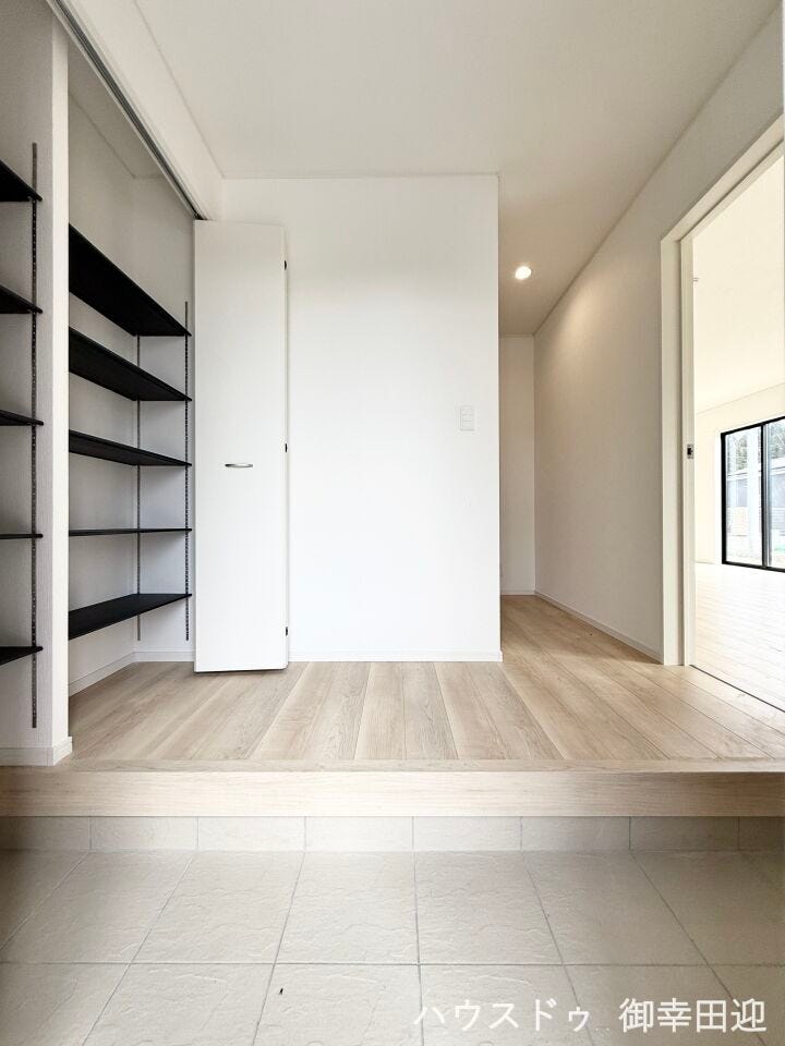 ■□■「しまう」が叶える、美しい玄関■□■大容量のシューズボックスがあることでいつも整理された、気持ちの良い「家の顔」を保てます。