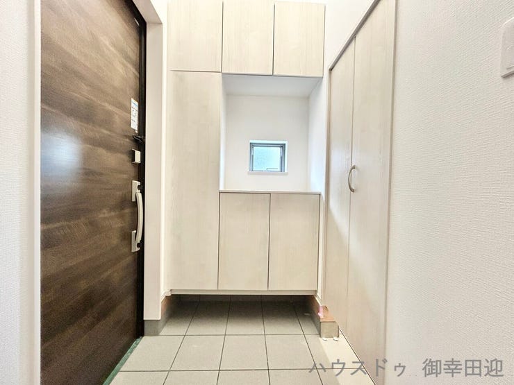 ■□■我が家の顔となる玄関■□■
重厚感ある扉で守られてるので、防犯面でも安心です♪