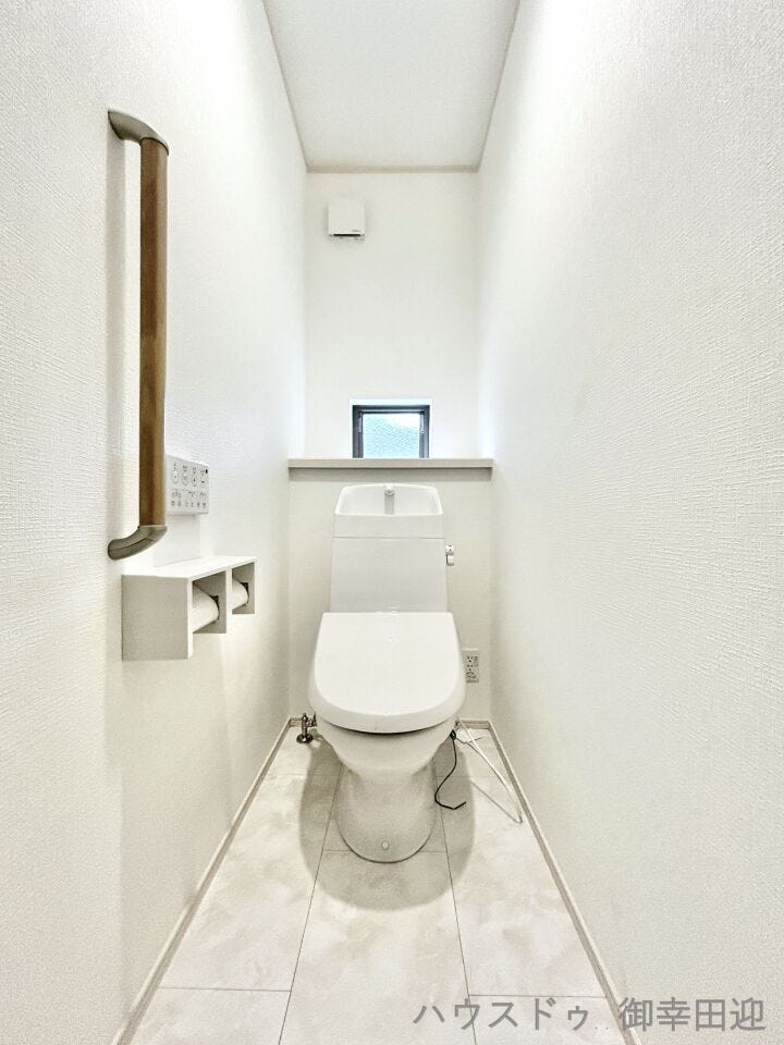 ■□■トイレ■□■
温水洗浄機能付きです♪