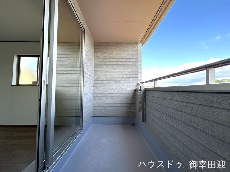 ■□■バルコニー■□■
洗濯物を干すのはもちろんガーデニングを楽しむ場所としても活用できます♪