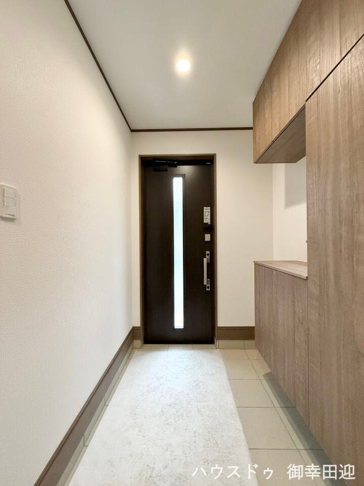 ■□■「ただいま」の安堵をくれる場所■□■訪れる人を迎え入れ、帰るたびにホッと一息つける、明るく機能的なエントランス