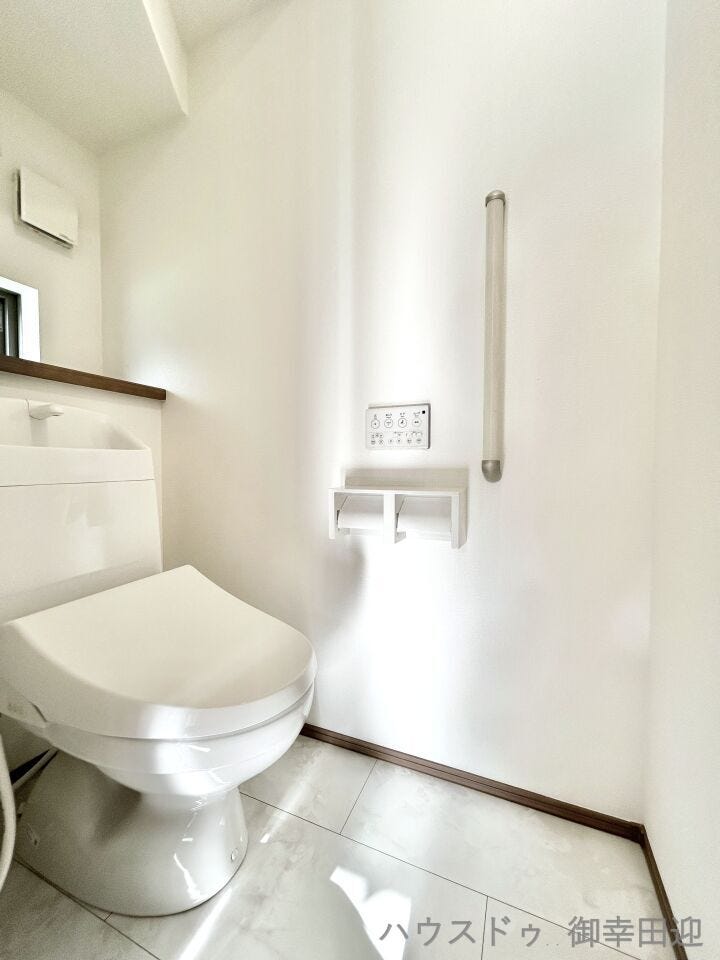 ■□■安らぎのひとときを提供する場所■□■清潔さと静けさを両立した空間。心落ち着くひとときを過ごせる、プライベートなレストルームです