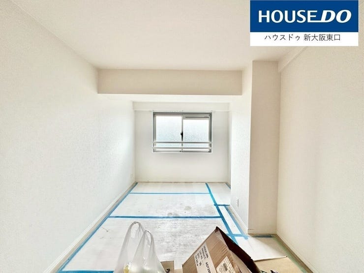 北側に窓がある寝室です。