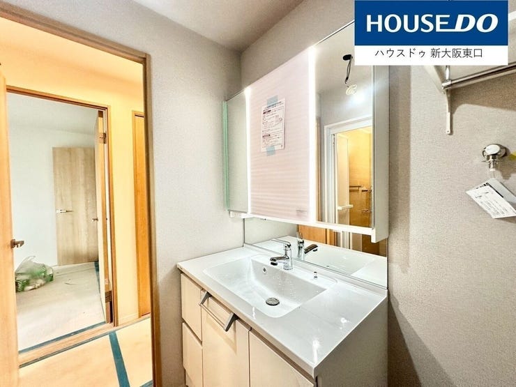 三面鏡付きのシャンプードレッサーです。