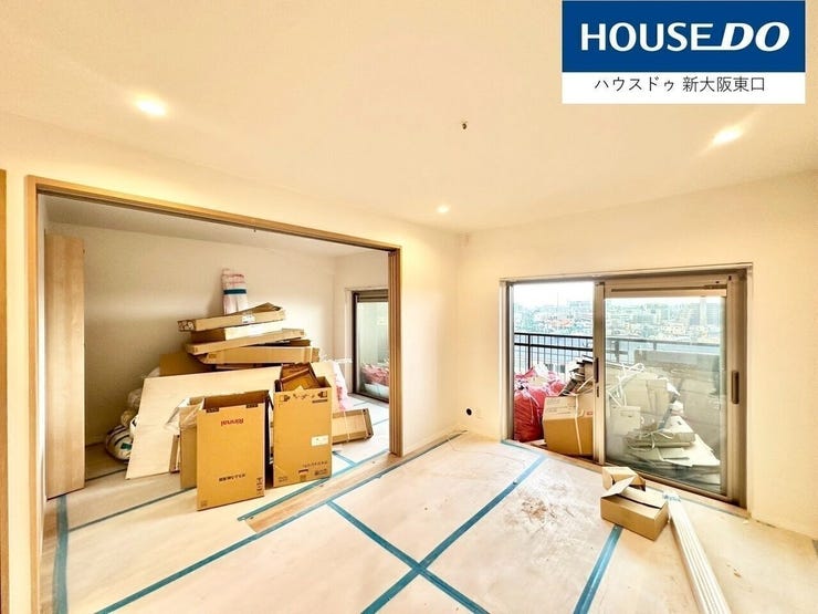 13条以上のLDK!
南向きのバルコニーで明るく陽当たり良好!
奥は、5.5帖の洋室です。