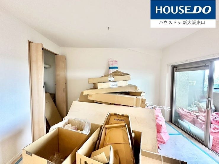 5.5条の洋室です。
南向きのにバルコニーがあります。