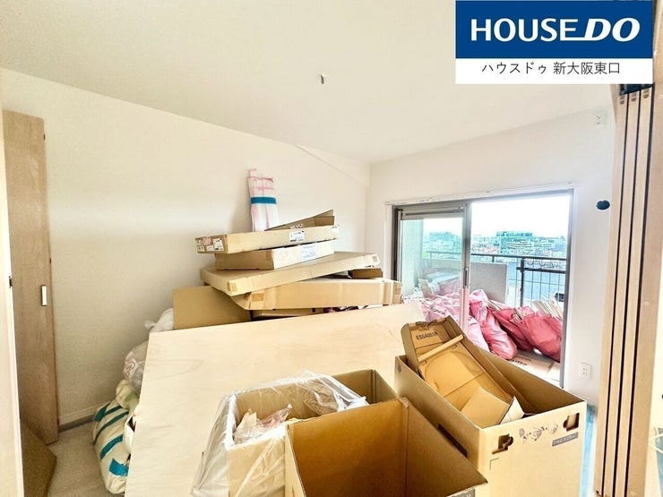 北側に窓がある寝室です。