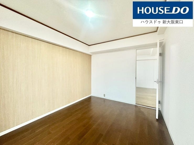 洋室5.5帖
北向きのお部屋ですが、とても明るいです。
緑も目に優しい