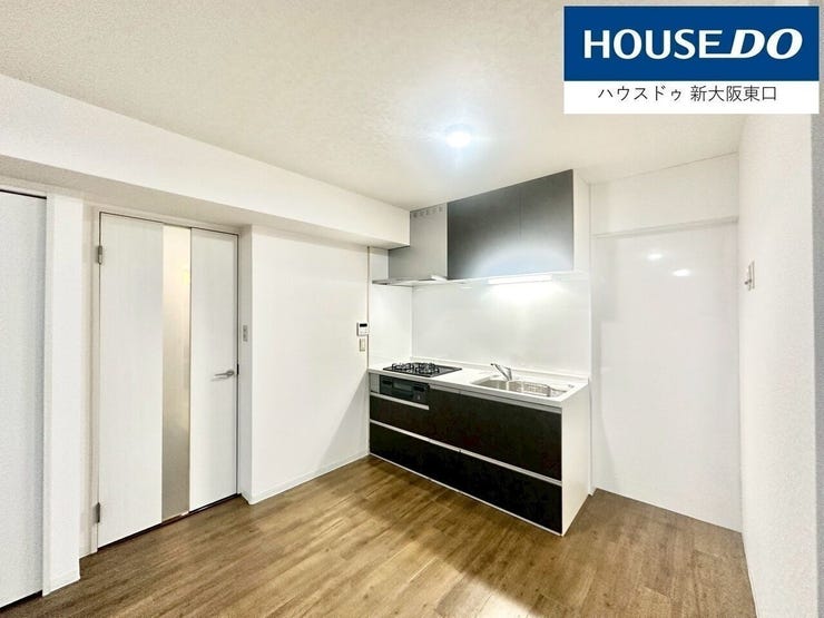 エントランス。
丸みを帯びた入口やタイル敷きのエントランスも恰好いい!!