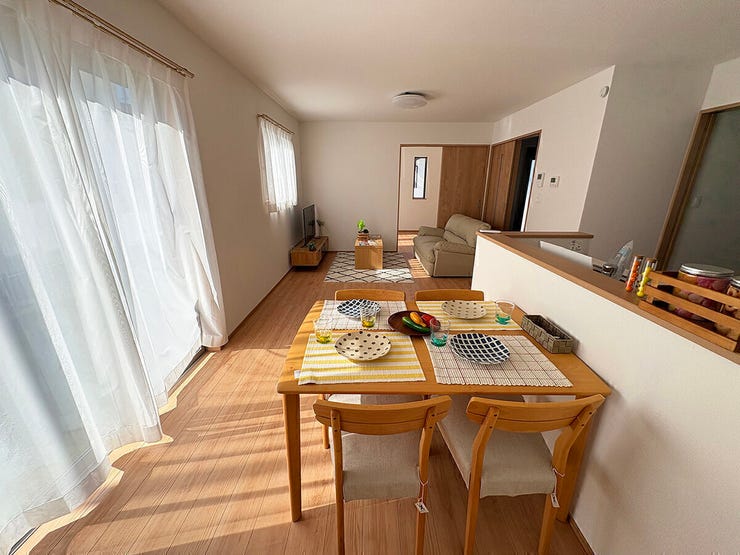 【同型写真(リビング)】
【同型写真】
※色は異なる場合がございます。