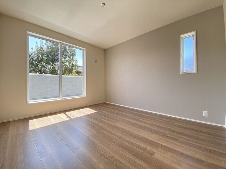 大きな窓によりお部屋をさらに広く・明るく・開放的に感じられます!