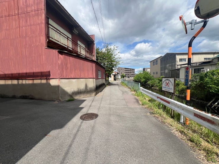 角地ならではのゆとりある街並みが魅力です。