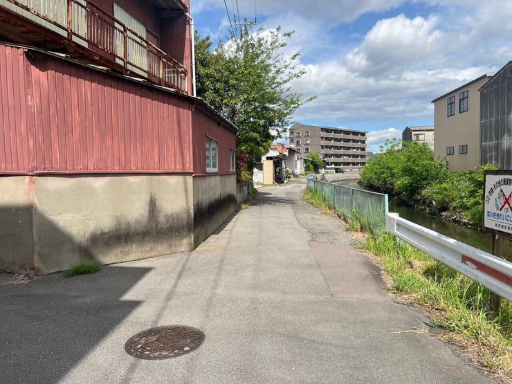 開放感あふれる角地!陽当たり・通風ともに良好です。