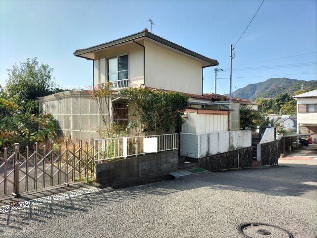 弊社では中古物件のリフォームも幅広く対応しております!
クロスの張替え等の軽微な手直しや、水回り、全体のリノベーションまでお気軽にご相談ください♪
※弊社のリフォーム事例です