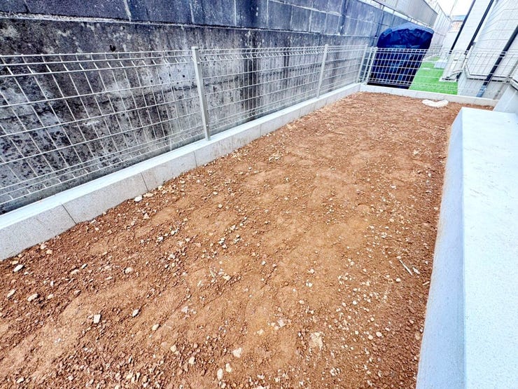 ◎南庭:2-C号棟(2/20撮影)
リビングの窓を開けるとちょっとした南庭スペースが!家庭菜園や夏にはお子様とプール遊びなども楽しめそうです!