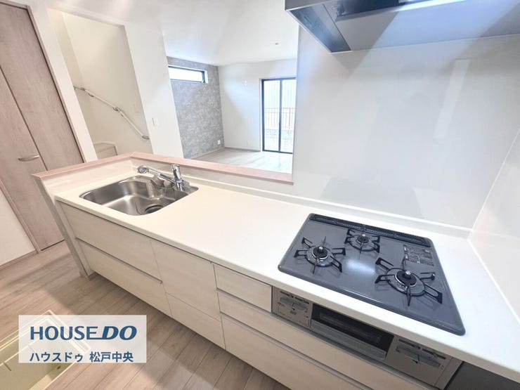 ◎キッチン:2-D号棟(2/6撮影)
スライド収納タイプのシステムキッチンは、毎日使いやすく奥様にもうれしいキッチンに。