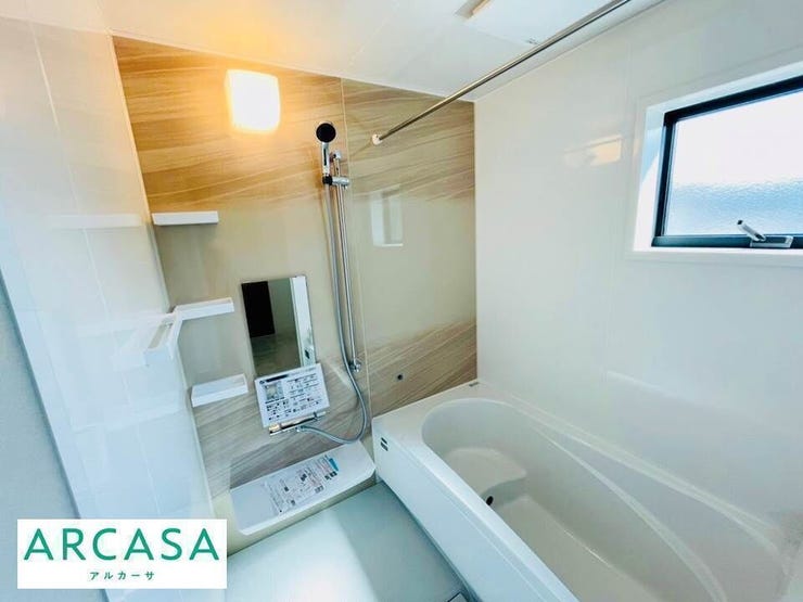 *施工事例*
ホーロークリーンパネルの為、お手入れが簡単で清潔なお風呂です。足を伸ばしてゆっくりとした時間を過ごしたり、半身浴をすることもできます。