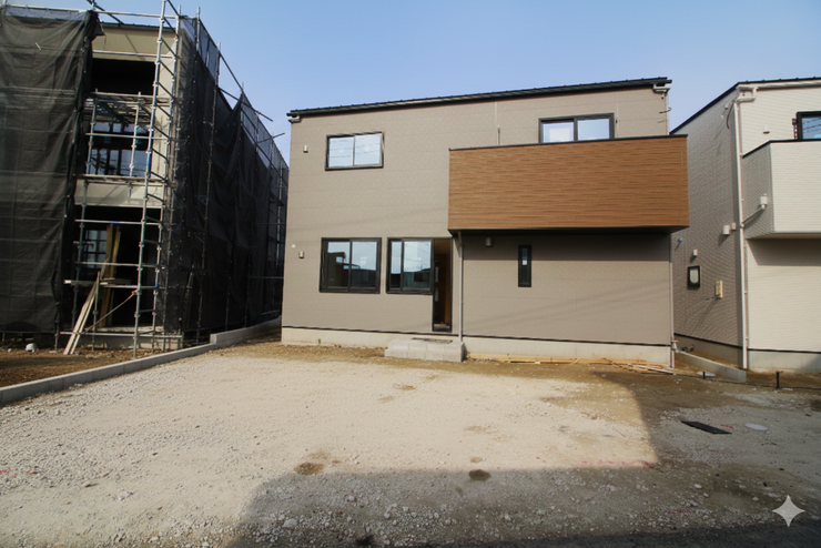 宅配ボックス付きのため不在時も荷物の受取の心配がありません!非対面で受取ができるのも嬉しいポイント♪