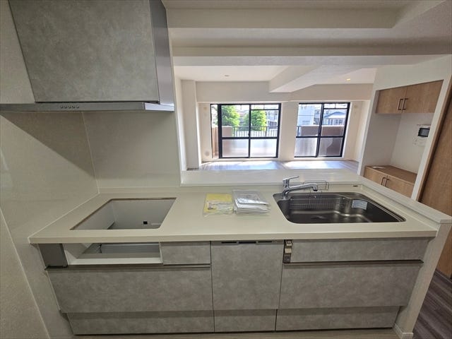 キッチンが暑くなりにくいIHコンロ。3口あるので複数同時に調理ができます。
※リフォーム後に撮影(2024年5月17日撮影)