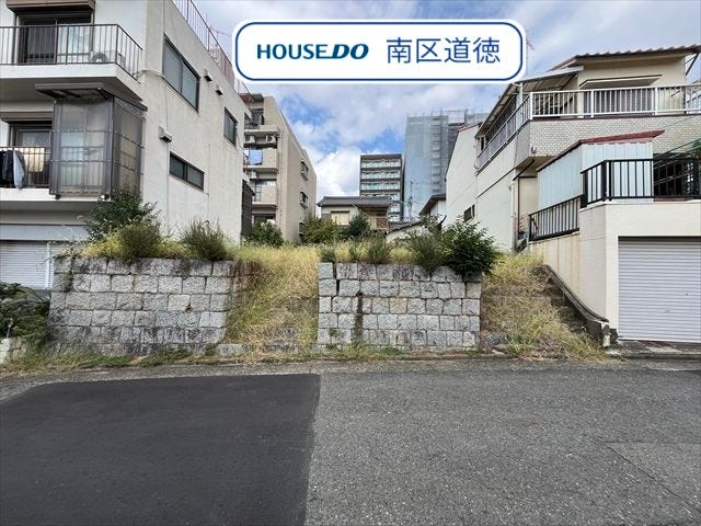 前面道路から見て向かって左側にあたるお土地です。前面道路より高い位置にあり、プライバシーの確保や水害への強さがメリットです◎
(2025年10月27日撮影)