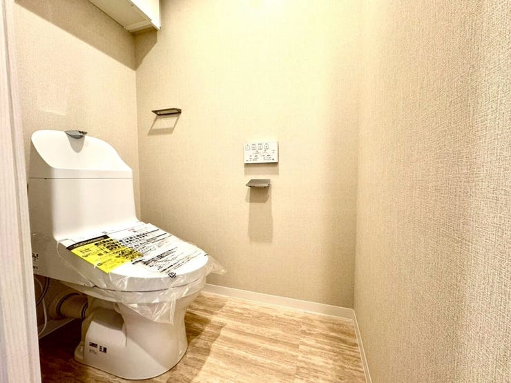 【Toilet】清潔感があり、落ち着いたデザインのトイレ。家族みんなが快適に使えます。