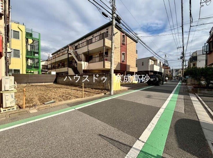 前面道路含む外観