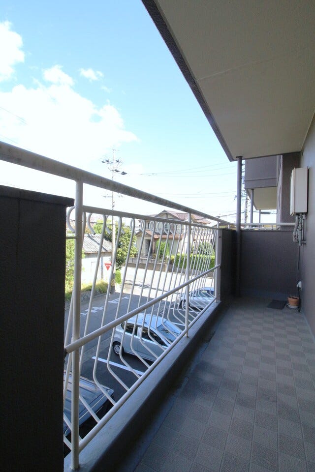 *北側バルコニー*
2面バルコニーなのでお布団や洗濯物など一気に干すことが出来るのが嬉しいポイントですね◎