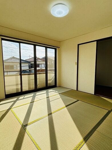 2F和室8帖
陽当り良好!
畳表替え
障子貼替
襖貼替