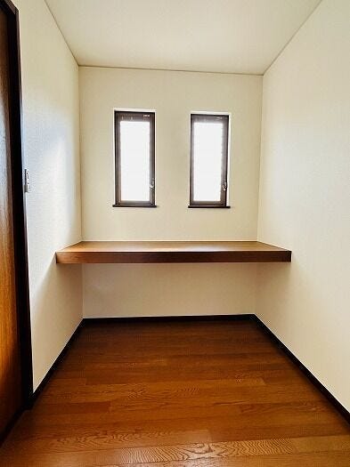 2F納戸
カウンター付き
書斎としても利用可能なスペースです!