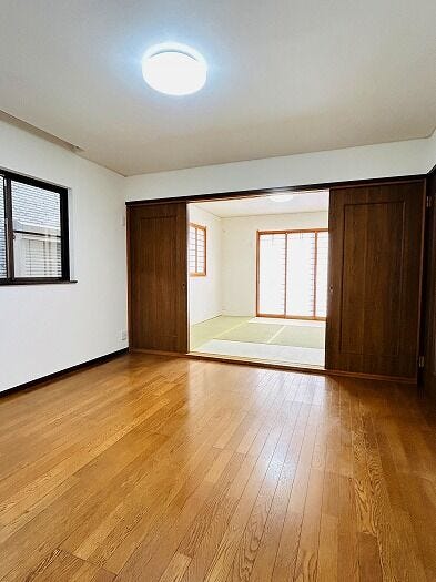 LDK約13帖
クロス貼替