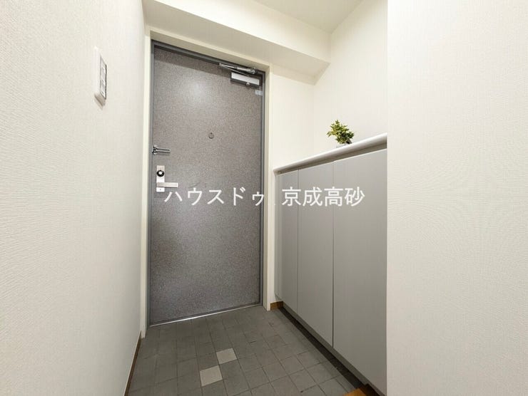 お家に出会う人々を出迎える玄関だからこそ、広々清潔感あふれる空間にしたいですね!