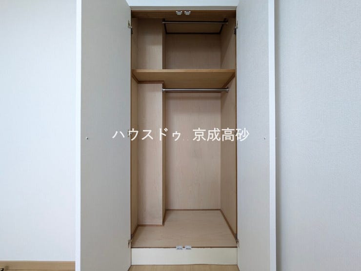 適材適所の収納付きです。