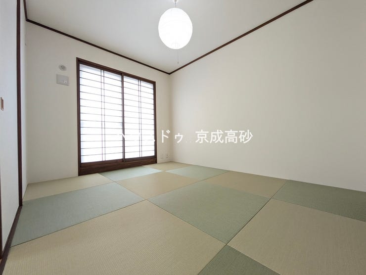 続き間の和室は、くつろぎ空間として、来客時は客間にもなります!畳の上でゴロゴロするのも良いですね。